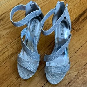 NWT sz 8 Rampage “Ram-Catta” silver 4” shoes! Rear zip entry,elastic ankle strap